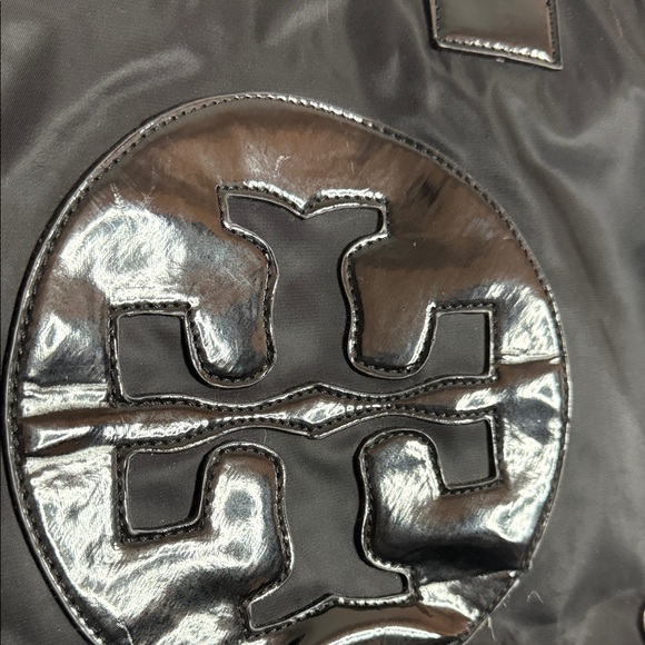 Tory Burch Black Glossy Logo Tote - Picture 2 of 8